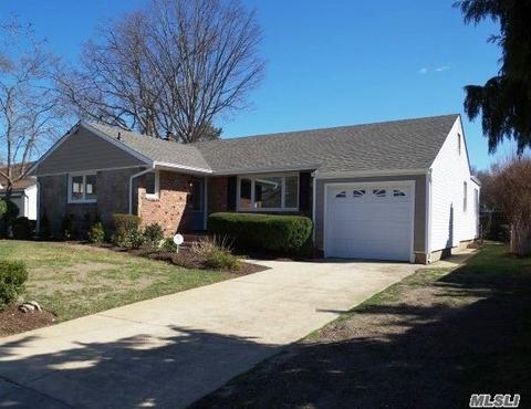 2575 Eileen Rd, Oceanside, NY 11572 photo 1