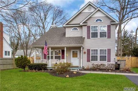 25 Paris St, E. Patchogue, NY 11772 photo 1