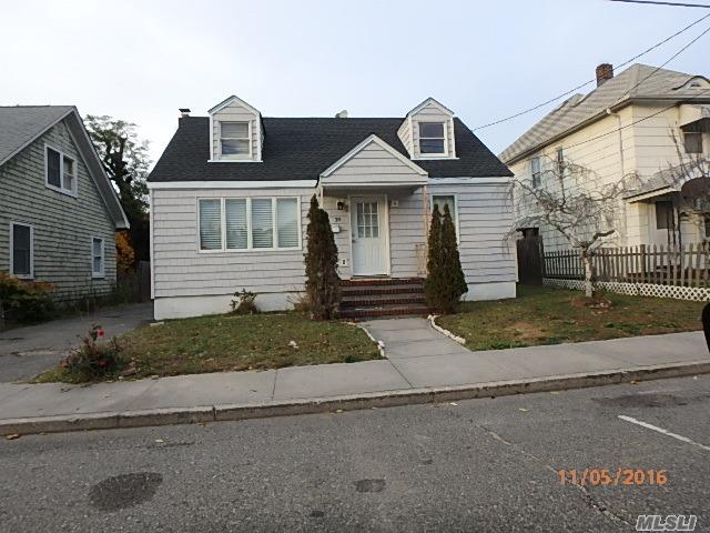 39 W 2nd St, Patchogue, NY 11772 photo 1