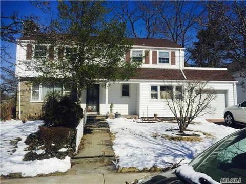 32 Milburn Ct, Freeport, NY 11520 photo 1