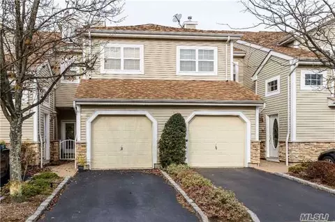 188 Carriage Ln, Plainview, NY 11803 photo 1