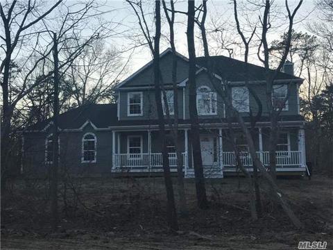 422 Robinson Ave, Patchogue, NY 11772 photo 1