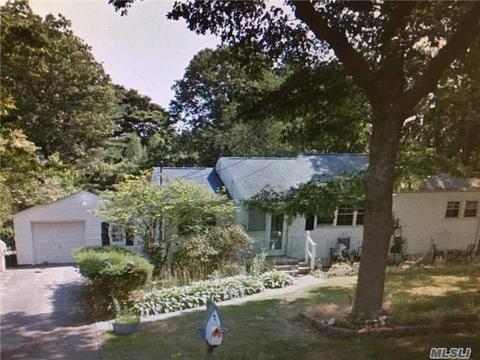 119 Monroe St, Mastic, NY 11950 photo 1