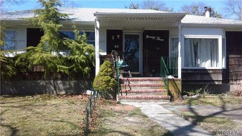 93 Harper St, Patchogue, NY 11772 photo 1