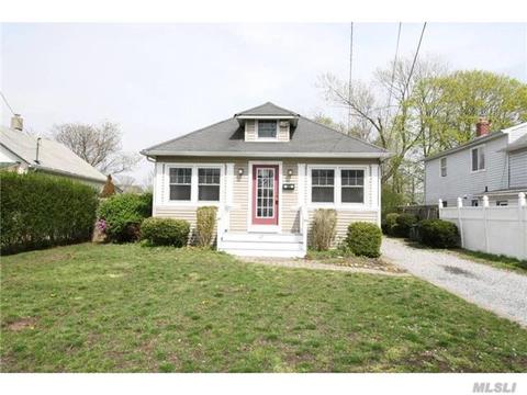 25 Nottingham Ave, Patchogue, NY 11772 photo 1