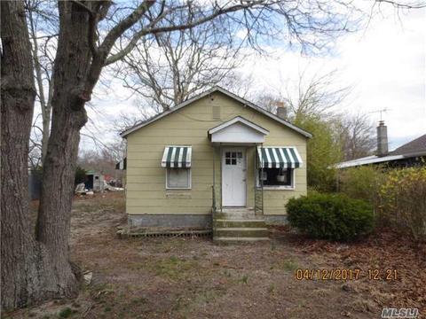 532 Riverleigh Ave, Riverhead, NY 11901 photo 1