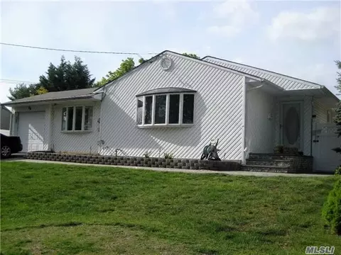 39 Grand Haven Dr, Commack, NY 11725 photo 1