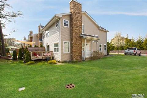 23 Terrace Ln, Patchogue, NY 11772 photo 1