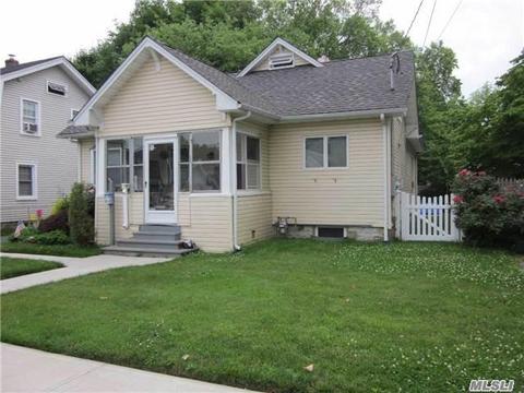 1842 Longfellow St, Baldwin, NY 11510 photo 1