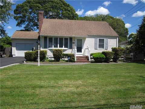 89 Roe Ave, Patchogue, NY 11772 photo 1