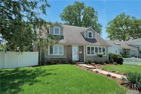 588 Plainview Rd, Plainview, NY 11803 photo 1