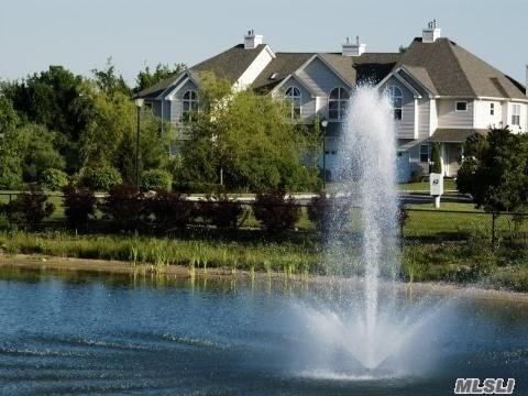 2502 Willow Pond Dr, Riverhead, NY 11901 photo 1