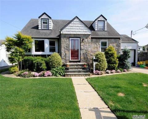 63 Roosevelt Dr, Bethpage, NY 11714 photo 1