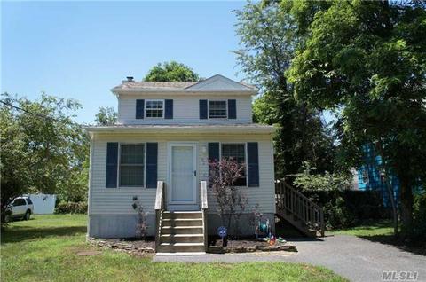 182 Beaver Dr, Mastic Beach, NY 11951 photo 1