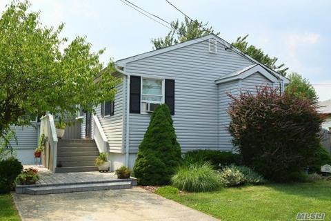 88 Holmes Ave, Islip, NY 11751 photo 1