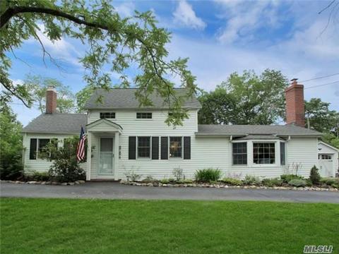 423 Townline Rd, Commack, NY 11725 photo 1