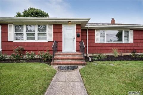 21 Marvin St, Patchogue, NY 11772 photo 1