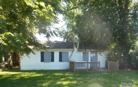 4 Cornell Rd, E. Patchogue, NY 11772 photo 1