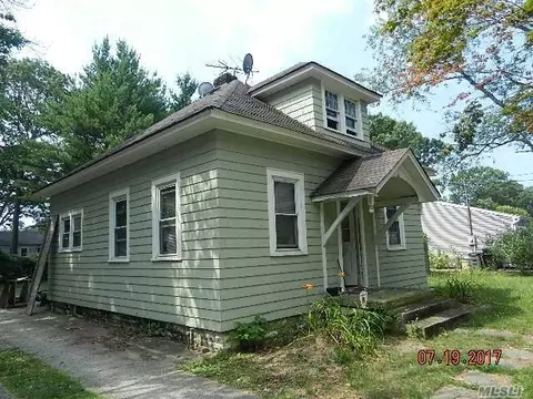 38 45th St, Islip, NY 11751 photo 1