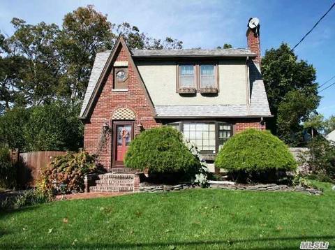 85 Sinn St, Patchogue, NY 11772 photo 1
