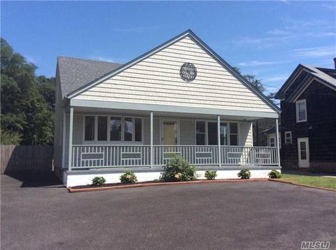 128 Riverside Dr, Riverhead, NY 11901 photo 1