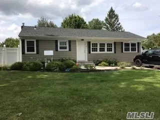 4 Laurel Ln, Commack, NY 11725 photo 1