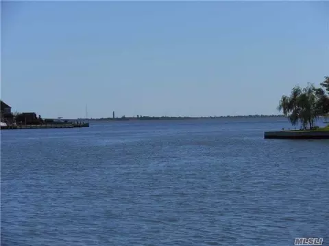 7 Hidden Harbor Dr, Babylon, NY 11702 photo 1