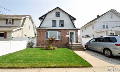 8 Irwin Ct, Lynbrook, NY 11563 photo 1