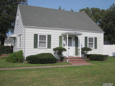 84 Roe Ave, Patchogue, NY 11772 photo 1