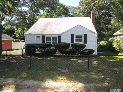 34 Hamilton St, Patchogue, NY 11772 photo 1