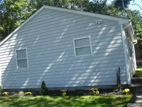 525 Taylor Ave, Patchogue, NY 11772 photo 1