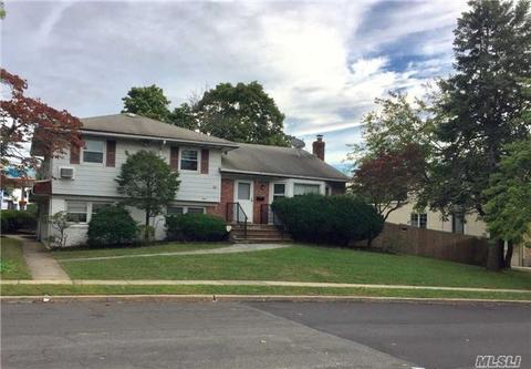 55 Country Dr, Plainview, NY 11803 photo 1