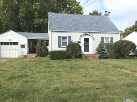 126 Roe Ave, Patchogue, NY 11772 photo 1