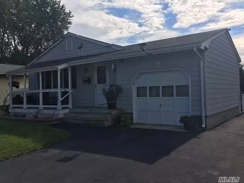 140 Carman St, Patchogue, NY 11772 photo 1