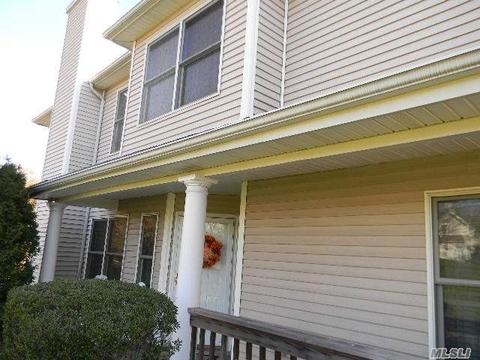 1506 Willow Pond Dr, Riverhead, NY 11901 photo 1