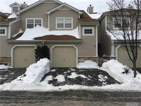 131 Carriage Ln, Plainview, NY 11803 photo 1