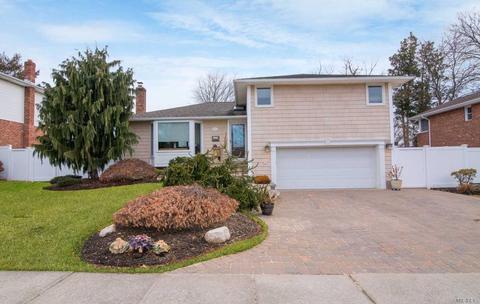 24 Maplewood Dr, Plainview, NY 11803 photo 1