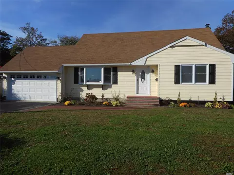 59 E 3rd St, Patchogue, NY 11772 photo 1