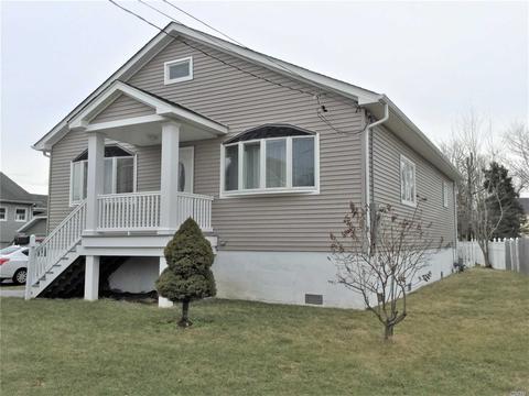 2 Leo St, Patchogue, NY 11772 photo 1