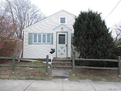 213 E Hoffman Ave, Lindenhurst, NY 11757 photo 1