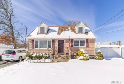 60 Winges Ave, Patchogue, NY 11772 photo 1