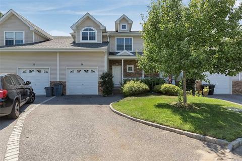 36 Terrace Ln, Patchogue, NY 11772 photo 1
