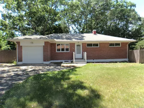 64 Paula Blvd, Selden, NY 11784 photo 1