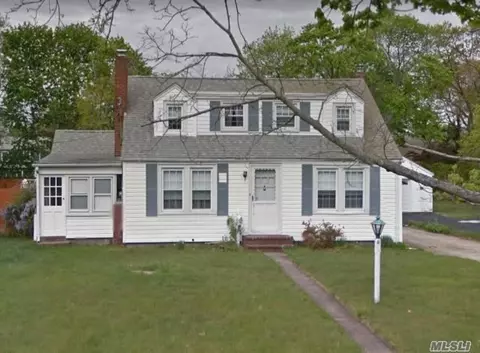 34 Walnut Ave, Patchogue, NY 11772 photo 1