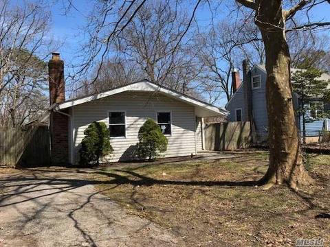 29 Terry Dr, Mastic, NY 11950 photo 1