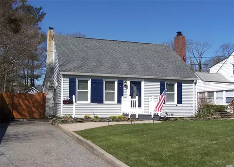 32 Walnut Ave, Patchogue, NY 11772 photo 1