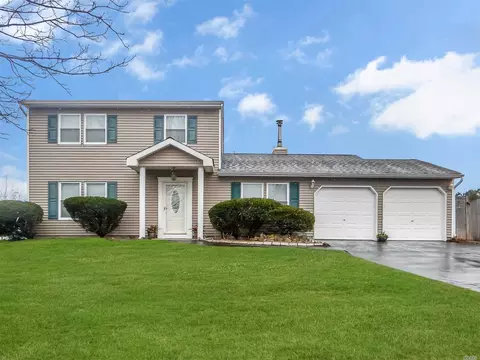 2 Shade Tree Ln, Patchogue, NY 11772 photo 1