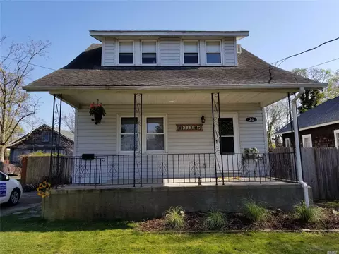 20 Terrell St, Patchogue, NY 11772 photo 1