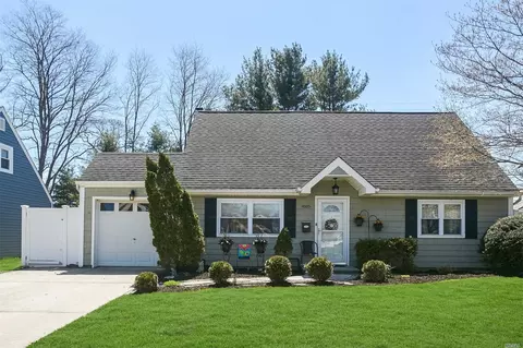 4005 Avoca Ave, Bethpage, NY 11714 photo 1