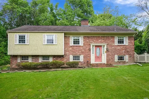 26 Old Post Rd, East Setauket, NY 11733 photo 1